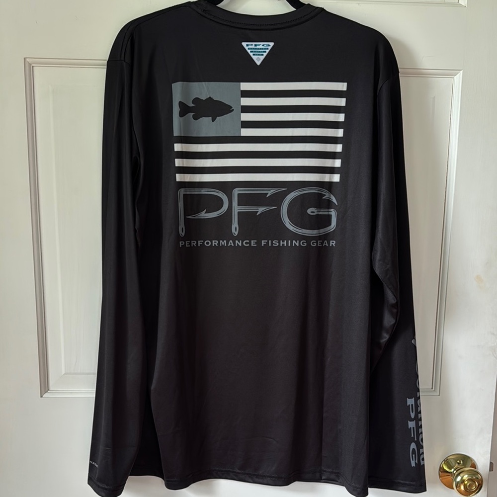 Columbia Black PFG Performance Fishing Gear Long Sleeve Shirt W/Omni-Shade.